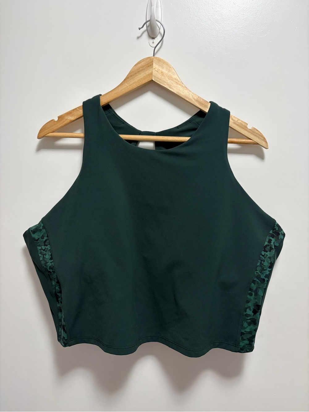 Athleta Conscious Crop Serene in Green Camo D-DD Women’s Size 3X